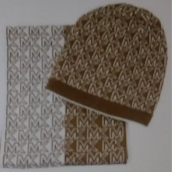 Michael Kors Scarf and Hat Set Dark Camel Cream - Picture 4 of 10